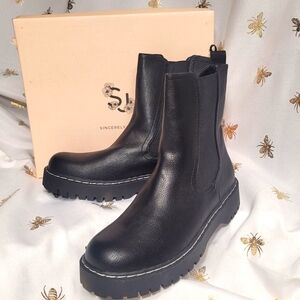 WOMEN'S BLACK BOOTS